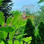 Johnis Fewo, Naehe Stadtzentrum - Uni In Sehr Ruhiger Lage Mit Terrasse Und Eigenem Parkplatz *