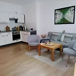 Johnis Fewo, Naehe Stadtzentrum - Uni In Sehr Ruhiger Lage Mit Terrasse Und Eigenem Parkplatz * קוטבוס