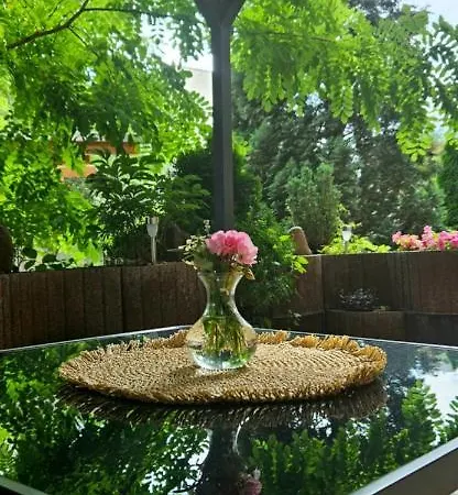 Johnis Fewo, Naehe Stadtzentrum - Uni In Sehr Ruhiger Lage Mit Terrasse Und Eigenem Parkplatz