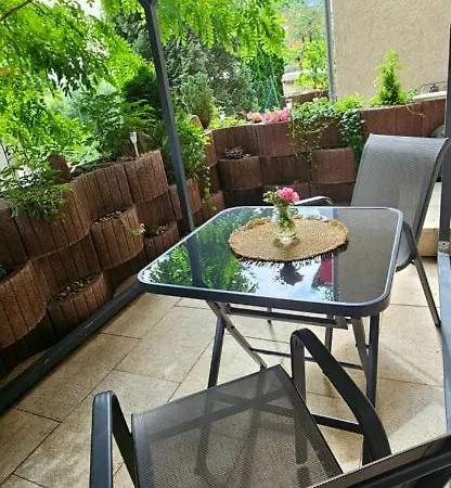 Apartman Johnis Fewo, Naehe Stadtzentrum - Uni In Sehr Ruhiger Lage Mit Terrasse Und Eigenem Parkplatz Cottbus