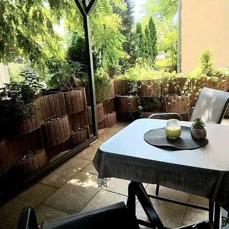 Johnis Fewo, Naehe Stadtzentrum - Uni In Sehr Ruhiger Lage Mit Terrasse Und Eigenem Parkplatz Apartament *