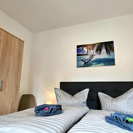 Johnis Fewo, Naehe Stadtzentrum - Uni In Sehr Ruhiger Lage Mit Terrasse Und Eigenem Parkplatz *