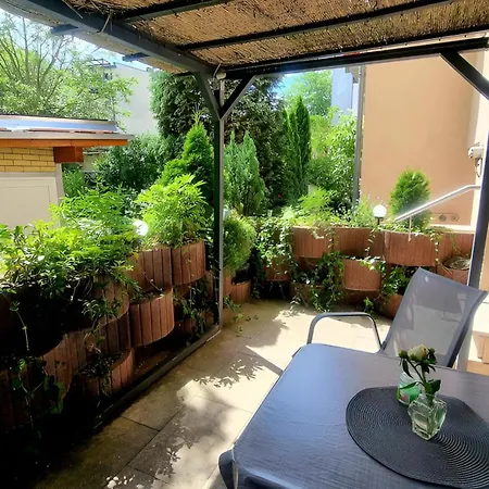 Johnis Fewo, Naehe Stadtzentrum - Uni In Sehr Ruhiger Lage Mit Terrasse Und Eigenem Parkplatz Διαμέρισμα *