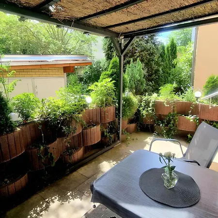 Johnis Fewo, Naehe Stadtzentrum - Uni In Sehr Ruhiger Lage Mit Terrasse Und Eigenem Parkplatz