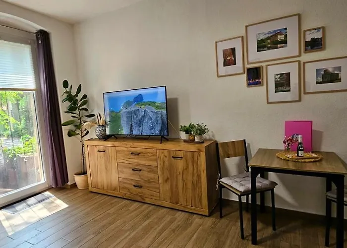 Johnis Fewo, Naehe Stadtzentrum - Uni In Sehr Ruhiger Lage Mit Terrasse Und Eigenem Parkplatz Apartamento *