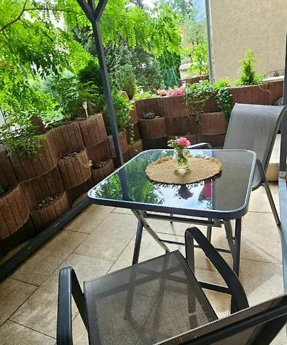 Apartamento Johnis Fewo, Naehe Stadtzentrum - Uni In Sehr Ruhiger Lage Mit Terrasse Und Eigenem Parkplatz Cottbus