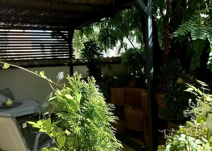 Johnis Fewo, Naehe Stadtzentrum - Uni In Sehr Ruhiger Lage Mit Terrasse Und Eigenem Parkplatz