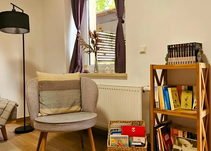 Johnis Fewo, Naehe Stadtzentrum - Uni In Sehr Ruhiger Lage Mit Terrasse Und Eigenem Parkplatz Apartamento