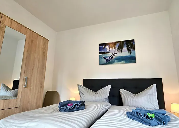 Johnis Fewo, Naehe Stadtzentrum - Uni In Sehr Ruhiger Lage Mit Terrasse Und Eigenem Parkplatz *